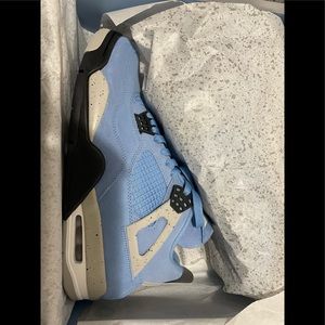 Air Jordan 4 UNC